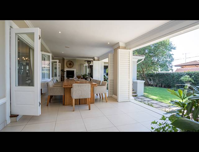 6 BEDROOM HOUSE FOR SALE IN LA LUCIA